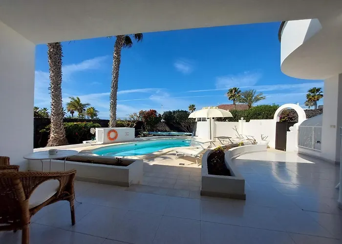 Sol Y Luna & Lanzarote Holidays - Heated Pool!